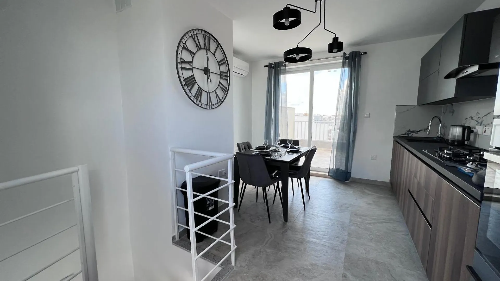 Sea Breeze Duplex Deluxe Penthouse Apartment Marsaskala Malta